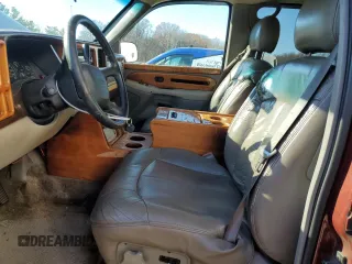 2000 Chevrolet Suburban LT with VIN 3GNEC16T0YG204106, listed as a Copart auction lot 82812134 with 211,674 mi miles and Salvage Title. Bid and sale history available at carsss.com. Image 7.