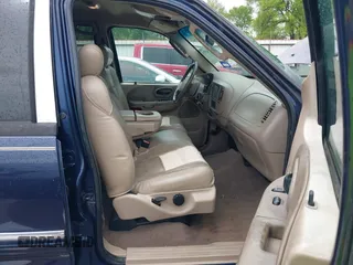 2003 Ford F-150 XLT with VIN 1FTRW07L33KC83234, listed as a IAAI auction lot 41894573 with 215,232 mi miles. Bid and sale history available at carsss.com. Image 5.