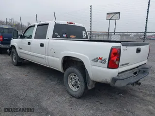 2006 Chevrolet Silverado 2500HD LT1 with VIN 1GCHK23D16F156660, listed as a IAAI auction lot 41497692 with 287,502 mi miles. Bid and sale history available at carsss.com. Image 3.