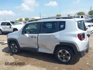 2015 Jeep Renegade Latitude with VIN ZACCJABH0FPB65461, listed as a IAAI auction lot 39756561 with 132,135 mi miles. Bid and sale history available at carsss.com. Image 15.