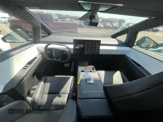 2024 Tesla Cybertruck with VIN 7G2CEHED8RA017372, listed as a Copart auction lot 54820745 with 10,870 mi miles and Clean Title. Bid and sale history available at carsss.com. Image 6.