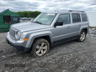 2015 Jeep Patriot Latitude z VIN 1C4NJRFB3FD417257, wystawiony jako Copart lot #58308795 z przebiegiem 169 394 mil mil oraz Czysty tytuł • Clean title. Historia ofert i sprzedaży dostępna na DreamBid. Obrazek 1.