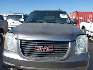 2013 GMC Yukon XL SLT with VIN 1GKS2KE70DR303872, listed as a IAAI auction lot 41659911 with 199,202 mi miles. Bid and sale history available at carsss.com. Image 6.