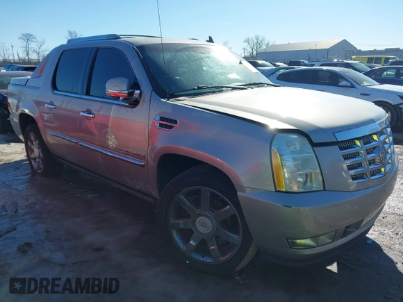 2008 Cadillac Escalade EXT z VIN 3GYFK62828G128252, wystawiony jako IAAI lot #41409193 z przebiegiem 151 328 mil mil oraz . Historia ofert i sprzedaży dostępna na DreamBid. Obrazek 1.