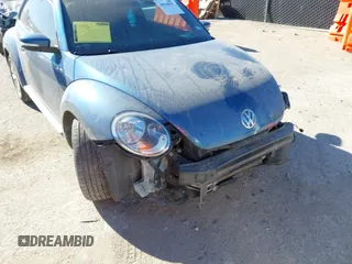 2019 Volkswagen Beetle S with VIN 3VWFD7AT7KM719095, listed as a IAAI auction lot 40919031 with 86,516 mi miles. Bid and sale history available at carsss.com. Image 6.
