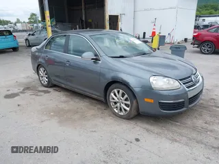 2010 Volkswagen Jetta Limited Edition с VIN 3VWRZ7AJXAM018241, выставлен на аукционе IAAI как лот 42340703 с пробегом Не указан миль и . История ставок и продаж доступна на DreamBid. Изображение 1.