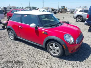 2010 MINI Hardtop с VIN WMWMF3C57ATU78437, выставлен на аукционе IAAI как лот 42754446 с пробегом 73 907 миль миль и . История ставок и продаж доступна на DreamBid. Изображение 1.