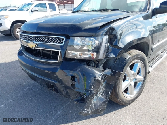 2013 Chevrolet Avalanche LTZ with VIN 3GNMCGE05DG351022, listed as a IAAI auction lot 41138090 with 197,159 mi miles. Bid and sale history available at carsss.com. Image 6.
