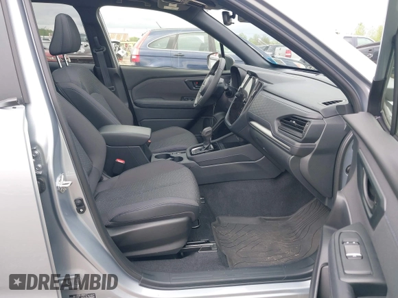 2025 Subaru Forester Premium z VIN JF2SLDDC1SH441525, wystawiony jako IAAI lot #42276340 z przebiegiem 6 389 mil mil oraz . Historia ofert i sprzedaży dostępna na DreamBid. Obrazek 5.