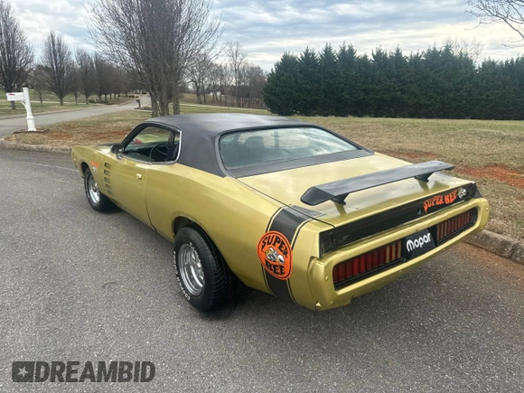 1974 Dodge Charger z VIN WH23G4A119876, wystawiony jako Copart lot #47498885 z przebiegiem 17 505 mil mil oraz Czysty tytuł • Clean title. Historia ofert i sprzedaży dostępna na DreamBid. Obrazek 3.