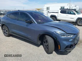 2021 Ford Mustang Mach-E Premium с VIN 3FMTK3R70MMA10289, выставлен на аукционе IAAI как лот 41940232 с пробегом 65 388 миль миль и . История ставок и продаж доступна на DreamBid. Изображение 1.
