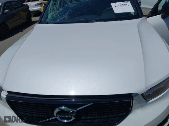 2022 Volvo XC40 R-Design with VIN YV4162UM1N2739706, listed as a IAAI auction lot 42193001 with 15,579 mi miles and . Bid and sale history available at DreamBid. Image 10.
