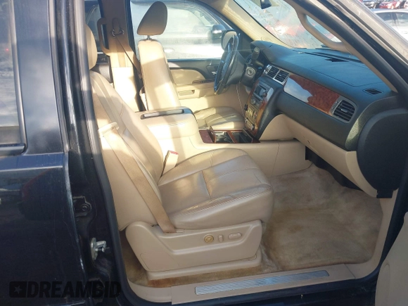 2008 Chevrolet Suburban 3LT with VIN 1GNFC16J08J199636, listed as a IAAI auction lot 42647109 with 201,233 mi miles and . Bid and sale history available at DreamBid. Image 5.