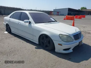 2004 Mercedes-Benz S 430 z VIN WDBNG70J04A423615, wystawiony jako IAAI lot #42407100 z przebiegiem Nie podano mil oraz . Historia ofert i sprzedaży dostępna na DreamBid. Obrazek 1.