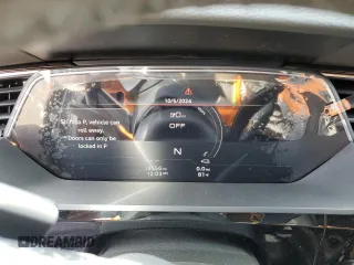 2024 Audi Q8 e-tron Prestige z VIN WA16ABGE0RB004226, wystawiony jako Copart lot #75537064 z przebiegiem 19 556 mil mil oraz Szkoda całkowita • Salvage title. Historia ofert i sprzedaży dostępna na DreamBid. Obrazek 9.