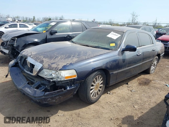 2003 Lincoln Town Car Executive z VIN 1LNHM81W43Y632820, wystawiony jako IAAI lot #42048881 z przebiegiem 137 738 mil mil oraz . Historia ofert i sprzedaży dostępna na DreamBid. Obrazek 2.