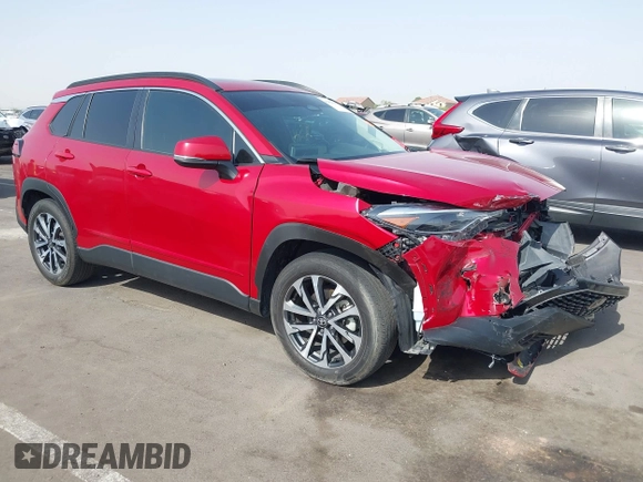 2023 Toyota Corolla Cross XLE z VIN 7MUDAAAG0PV065993, wystawiony jako IAAI lot #42629443 z przebiegiem 16 056 mil mil oraz . Historia ofert i sprzedaży dostępna na DreamBid. Obrazek 1.