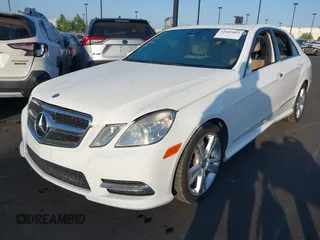 2013 Mercedes-Benz E 350 Luxury z VIN WDDHF5KB2DA741401, wystawiony jako IAAI lot #42605065 z przebiegiem 167 479 mil mil oraz . Historia ofert i sprzedaży dostępna na DreamBid. Obrazek 2.