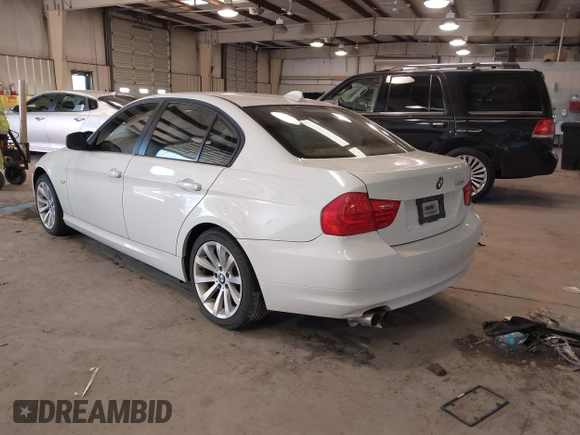 2011 BMW 3 Series 328i with VIN WBAPH7G55BNN02281, listed as a IAAI auction lot 41357797 with 118,224 mi miles. Bid and sale history available at carsss.com. Image 3.
