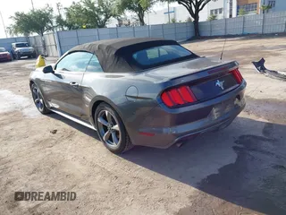 2017 Ford Mustang V6 z VIN 1FATP8EM0H5217314, wystawiony jako IAAI lot #42296116 z przebiegiem 104 845 mil mil oraz . Historia ofert i sprzedaży dostępna na DreamBid. Obrazek 3.
