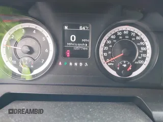 2015 Ram 1500 Outdoorsman z VIN 1C6RR7GT6FS508211, wystawiony jako IAAI lot #42044889 z przebiegiem 125 774 mil mil oraz . Historia ofert i sprzedaży dostępna na DreamBid. Obrazek 7.
