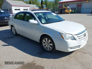 2007 Toyota Avalon XL z VIN 4T1BK36B07U220489, wystawiony jako IAAI lot #42332158 z przebiegiem 157 534 mil mil oraz . Historia ofert i sprzedaży dostępna na DreamBid. Obrazek 1.