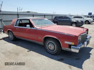 1981 Cadillac Eldorado z VIN 1G6AL5799BE630301, wystawiony jako Copart lot #55995155 z przebiegiem 49 072 mil mil oraz Tytuł czysty. Historia ofert i sprzedaży dostępna na DreamBid. Obrazek 4.