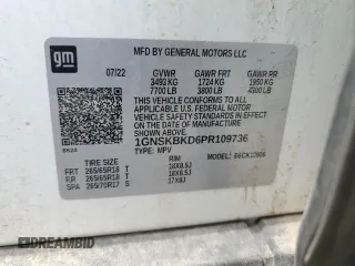 2023 Chevrolet Suburban LS z VIN 1GNSKBKD6PR109736, wystawiony jako Copart lot #54401815 z przebiegiem 26 871 mil mil oraz Szkoda całkowita • Salvage title. Historia ofert i sprzedaży dostępna na DreamBid. Obrazek 13.