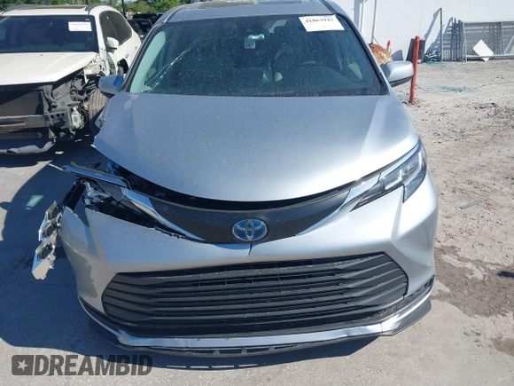 2021 Toyota Sienna LE with VIN 5TDBRKEC2MS021058, listed as a IAAI auction lot 41863947 with 73,608 mi miles. Bid and sale history available at carsss.com. Image 11.
