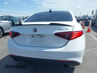 2019 Alfa Romeo Giulia z VIN ZARFAMAN4K7621122, wystawiony jako IAAI lot #41934779 z przebiegiem 57 246 mil mil oraz . Historia ofert i sprzedaży dostępna na DreamBid. Obrazek 16.