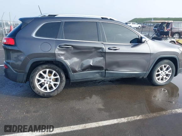 2017 Jeep Cherokee Latitude z VIN 1C4PJLCB7HW668185, wystawiony jako IAAI lot #41826925 z przebiegiem 172 790 mil mil oraz . Historia ofert i sprzedaży dostępna na DreamBid. Obrazek 6.