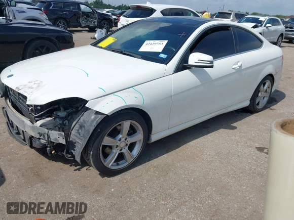 2015 Mercedes-Benz C 250 с VIN WDDGJ4HB2FG406506, выставлен на аукционе IAAI как лот 42429753 с пробегом 125 609 миль миль и . История ставок и продаж доступна на DreamBid. Изображение 17.
