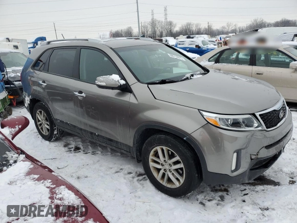 2014 Kia Sorento LX z VIN 5XYKT3A63EG470187, wystawiony jako Copart lot #88716075 z przebiegiem 111 478 mil mil oraz Szkoda całkowita • Salvage title. Historia ofert i sprzedaży dostępna na DreamBid. Obrazek 4.