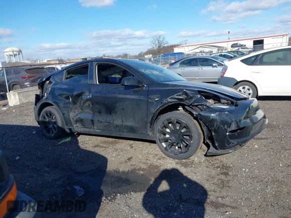 2025 Tesla Model Y Long Range with VIN 7SAYGDED7SF229722, listed as a IAAI auction lot 41330526 with 2,901 mi miles and . Bid and sale history available at DreamBid. Image 12.