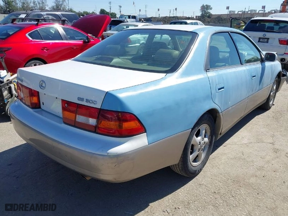 1997 Lexus ES 300 Luxury Sport Sdn with VIN JT8BF22G5V0033501, listed as a IAAI auction lot 41668495 with 235,462 mi miles. Bid and sale history available at carsss.com. Image 4.