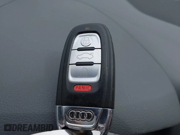 2013 Audi Q5 Premium with VIN WA1CFAFP2DA081938, listed as a IAAI auction lot 42088589 with 136,173 mi miles. Bid and sale history available at carsss.com. Image 11.