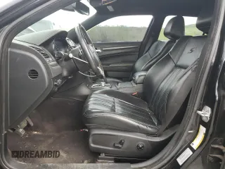 2016 Chrysler 300 S z VIN 2C3CCAGGXGH304802, wystawiony jako Copart lot #55856775 z przebiegiem 118 844 mil mil oraz Szkoda całkowita • Salvage title. Historia ofert i sprzedaży dostępna na DreamBid. Obrazek 7.