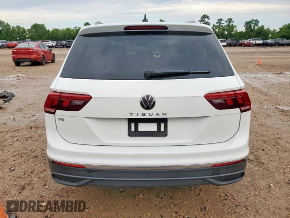 2024 Volkswagen Tiguan SE z VIN 3VV3B7AX0RM188817, wystawiony jako Copart lot #58040225 z przebiegiem 6 299 mil mil oraz Szkoda całkowita • Salvage title. Historia ofert i sprzedaży dostępna na DreamBid. Obrazek 6.