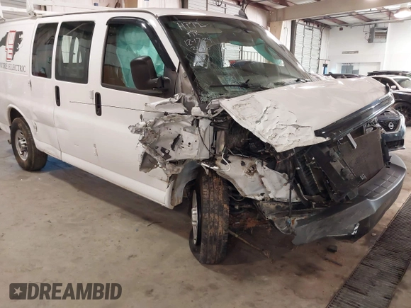 2020 GMC Savana Cargo Van with VIN 1GTW7AFP2L1273696, listed as a IAAI auction lot 41260652 with 73,307 mi miles. Bid and sale history available at carsss.com. Image 6.