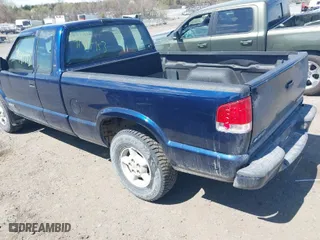 2001 Chevrolet S-10 LS with VIN 1GCDT19W718244852, listed as a IAAI auction lot 41915153 with 149,150 mi miles. Bid and sale history available at carsss.com. Image 3.