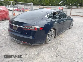 2013 Tesla Model S Performance с VIN 5YJSA1DP3DFP06177, выставлен на аукционе IAAI как лот 42675354 с пробегом 95 143 миль миль и . История ставок и продаж доступна на DreamBid. Изображение 4.