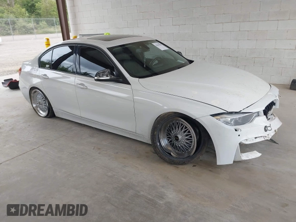 2013 BMW 3 Series 328i xDrive z VIN WBA3B3C55DF543926, wystawiony jako IAAI lot #42581984 z przebiegiem 144 346 mil mil oraz . Historia ofert i sprzedaży dostępna na DreamBid. Obrazek 1.