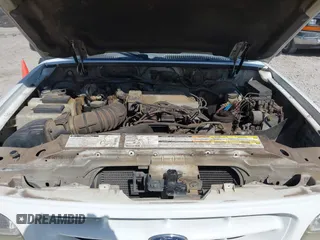 2000 Ford Explorer XLT z VIN 1FMZU83P4YUB84877, wystawiony jako IAAI lot #41719941 z przebiegiem 192 451 mil mil oraz . Historia ofert i sprzedaży dostępna na DreamBid. Obrazek 10.