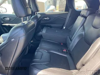 2019 Jeep Cherokee Latitude Plus with VIN 1C4PJLLB8KD474137, listed as a IAAI auction lot 42786987 with 68,642 mi miles and . Bid and sale history available at DreamBid. Image 1.