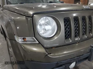 2015 Jeep Patriot Latitude z VIN 1C4NJRFB9FD417747, wystawiony jako IAAI lot #42527555 z przebiegiem 290 316 mil mil oraz . Historia ofert i sprzedaży dostępna na DreamBid. Obrazek 6.