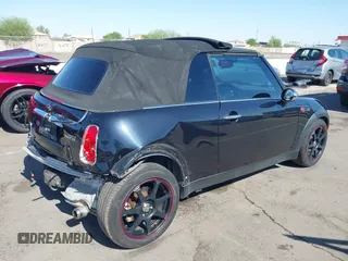 2008 MINI Convertible z VIN WMWRF33528TF67495, wystawiony jako IAAI lot #42305873 z przebiegiem 111 264 mil mil oraz . Historia ofert i sprzedaży dostępna na DreamBid. Obrazek 4.