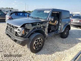 2023 Ford Bronco with VIN 1FMDE5CH0PLB19978, listed as a Copart auction lot 70308774 with 4,303 mi miles and Salvage Title. Bid and sale history available at carsss.com. Image 1.