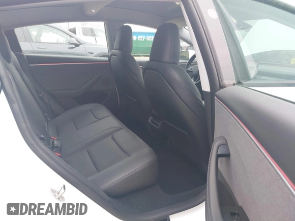 2024 Tesla Model 3 z VIN 5YJ3E1EA5RF732502, wystawiony jako IAAI lot #41871400 z przebiegiem 15 715 mil mil oraz . Historia ofert i sprzedaży dostępna na DreamBid. Obrazek 8.