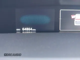 2019 Toyota Prius L Eco z VIN JTDKARFU8K3081187, wystawiony jako IAAI lot #41771346 z przebiegiem 64 864 mil mil oraz . Historia ofert i sprzedaży dostępna na DreamBid. Obrazek 15.
