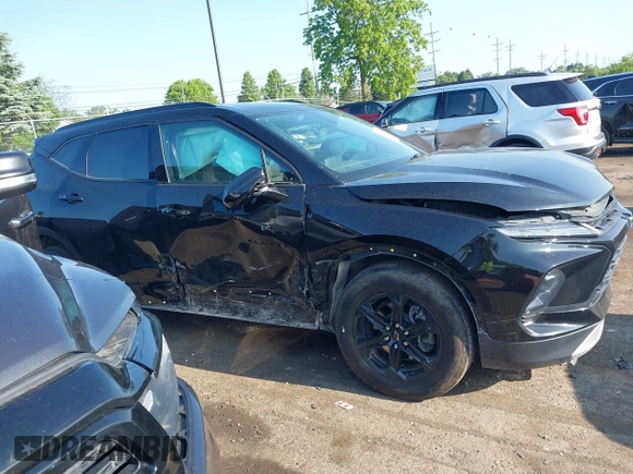 2024 Chevrolet Blazer LT z VIN 3GNKBCR42RS121720, wystawiony jako IAAI lot #42464797 z przebiegiem 34 651 mil mil oraz . Historia ofert i sprzedaży dostępna na DreamBid. Obrazek 13.